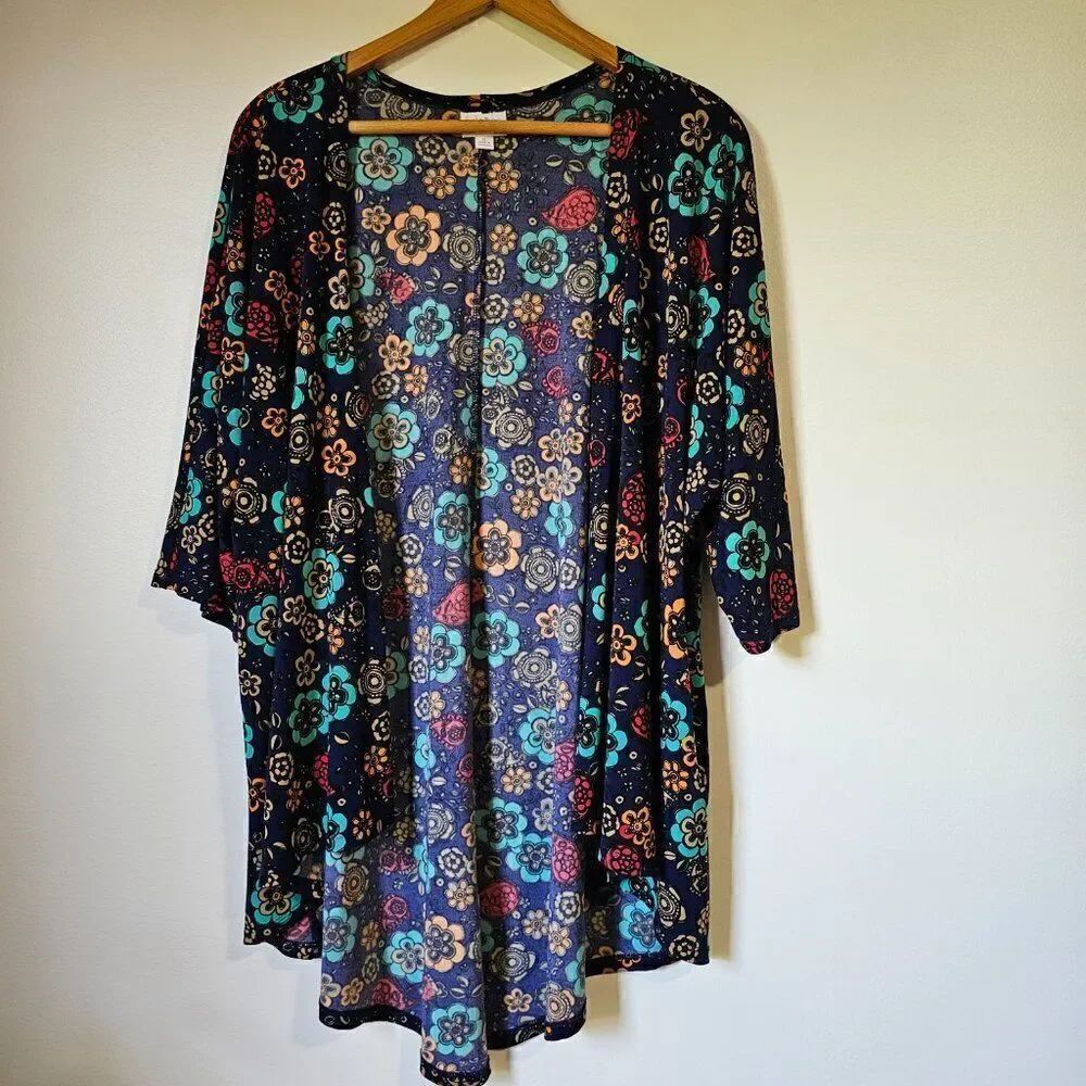 EUC LULAROE FUN FLORAL PRINT KIMONO SHRUG TOP LONG LINE SIZE SMALL